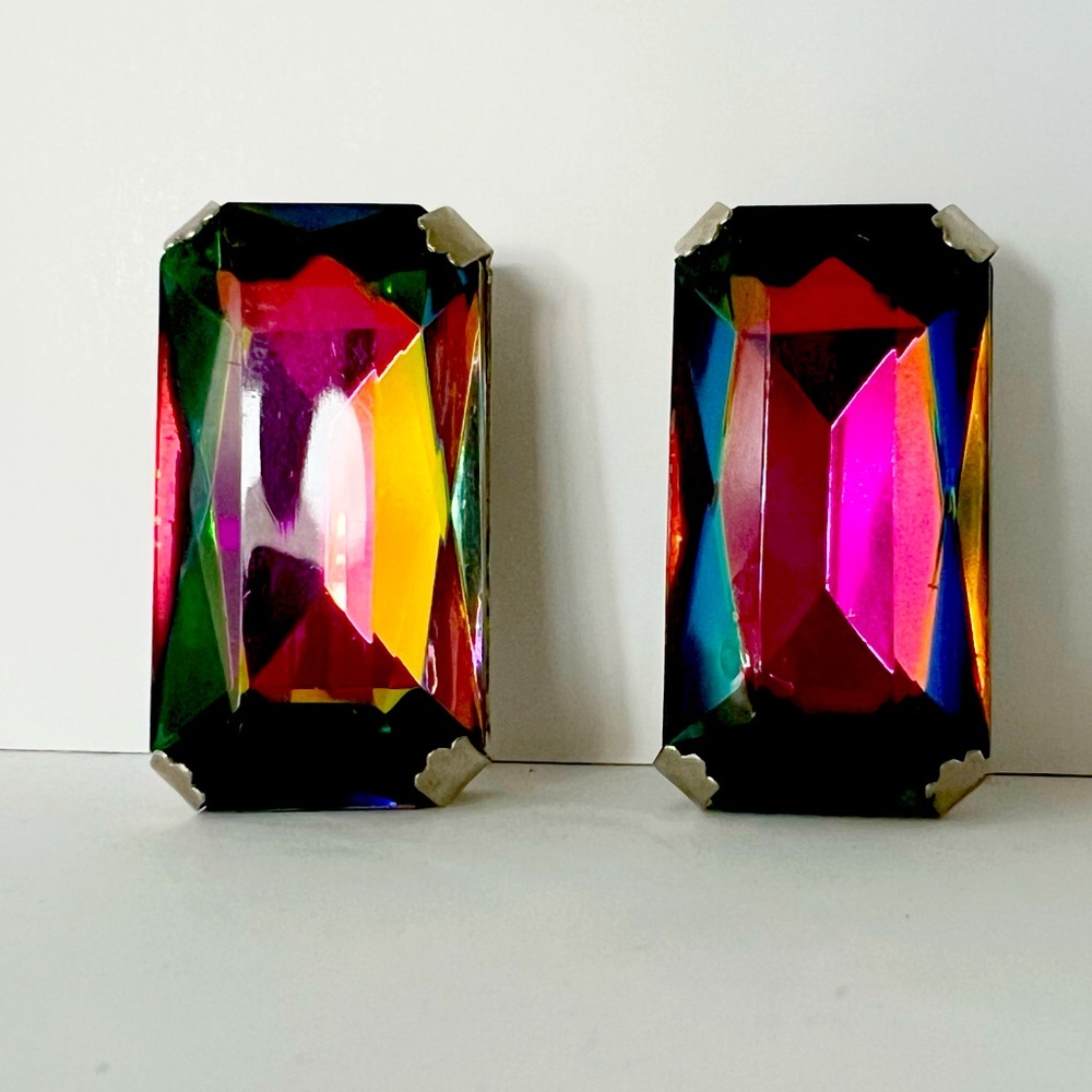 VINTAGE 80’s Large Emerald Cut faux crystal Rainbow clip on earrings
